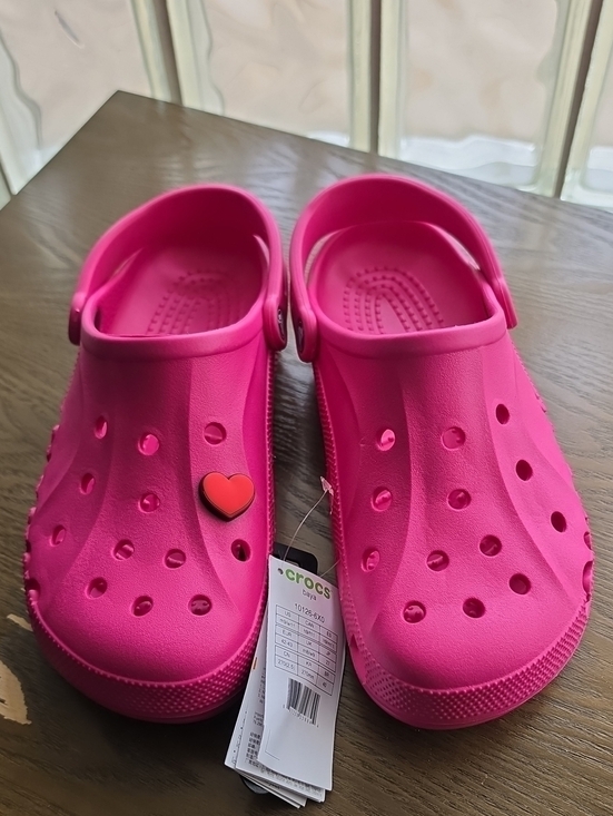 CROCS Shoes - CROCS Classic Clog in Hot Pink with Heart Charm